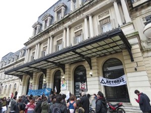 Actores en el Pasaje dardo Rocha
