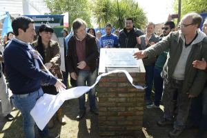 placa-homenaje-a-raimundo-ongaro